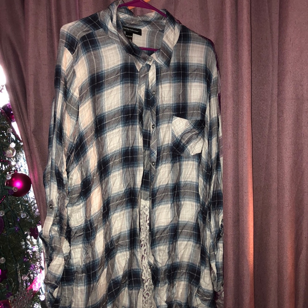 🍁Plaid and lace maternity top🍁 Cute for Fall